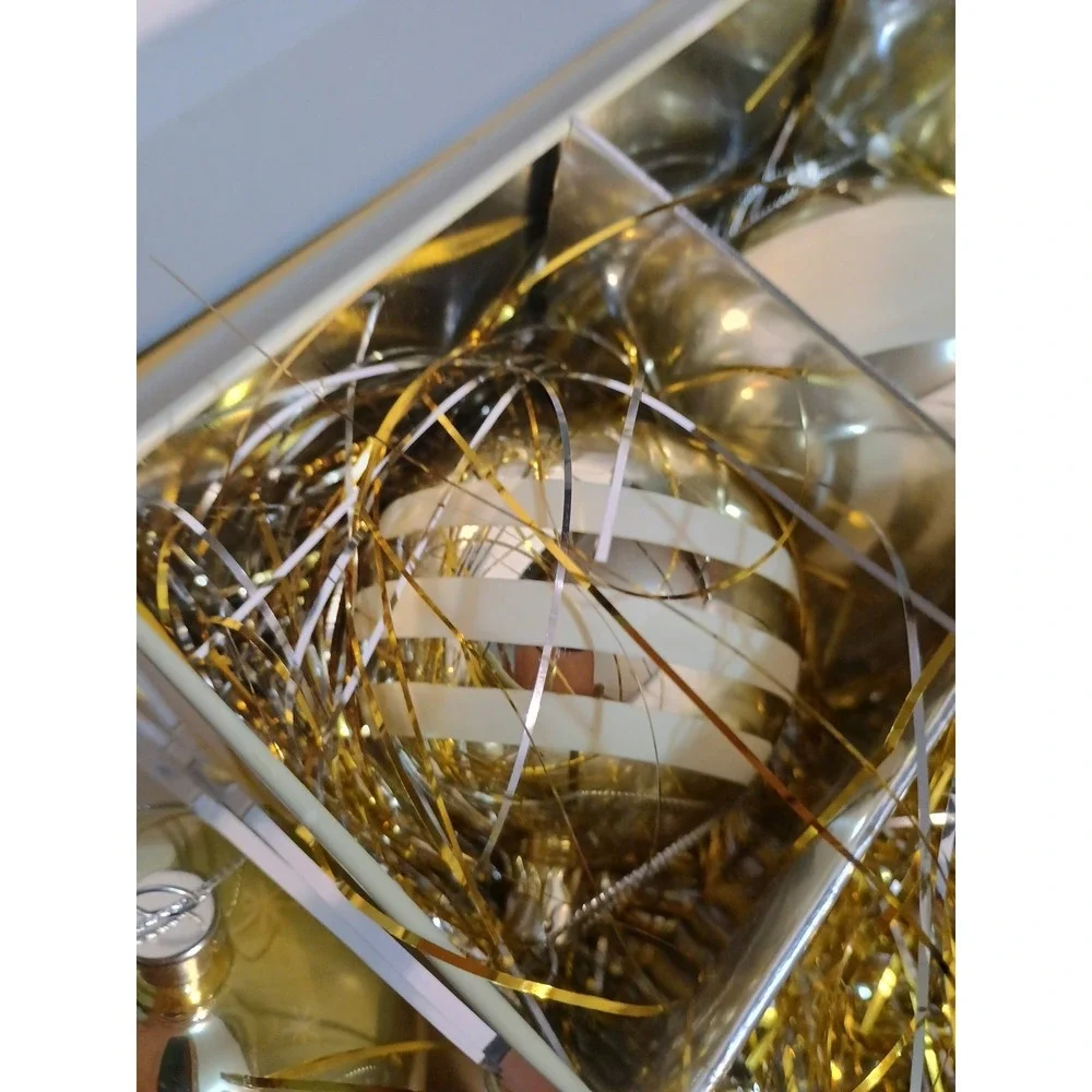 Target 2005 Plastic Ornaments White and Gold Stripe In A Tin Box‎ Total Of 6